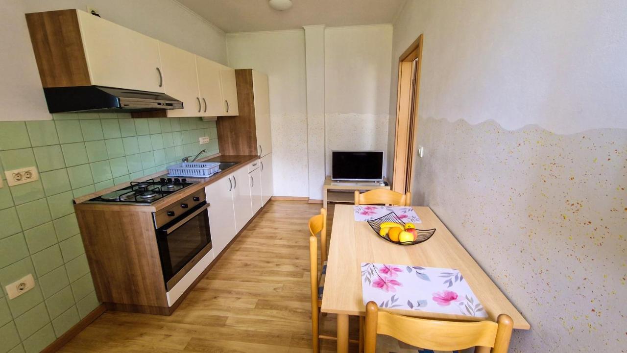 Apartament Dani *